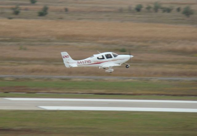 Cirrus SR-20 (N407ND)