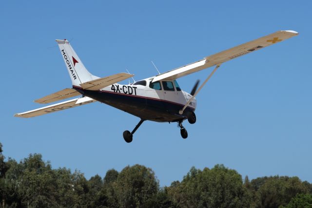 Cessna Skyhawk (4X-CDT) - 02/06/2025:br /Seconds to landing on runway 28.