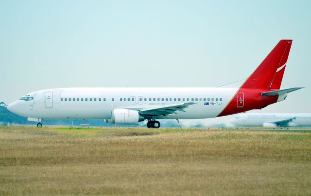 BOEING 737-400 (VH-TJI)