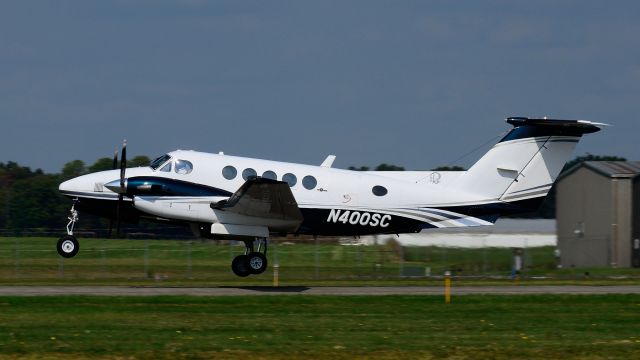 Beechcraft Super King Air 200 (N400SC) - Departing Runway 26