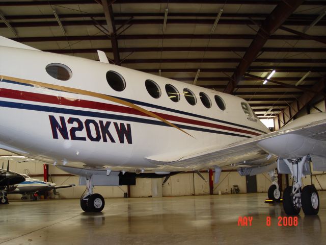 Beechcraft Super King Air 300 (N20KW)