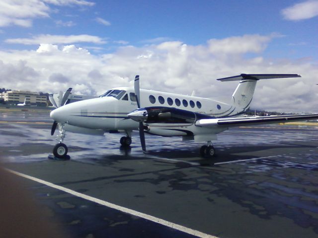 Beechcraft Super King Air 300 (N414RA)