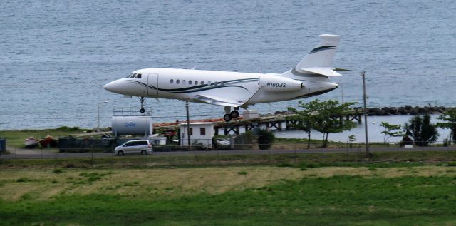 Dassault Falcon 2000 (N100JS)
