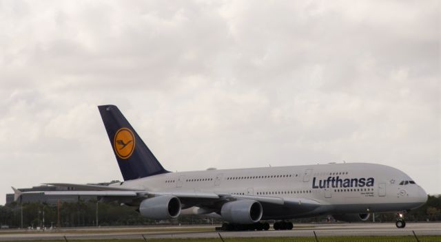 Airbus A380-800 (D-AIMC)