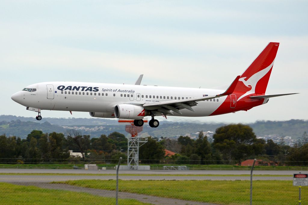 Boeing 737-800 (VH-VXS) - About to put down on runway 05. Thursday, 19 June 2014.