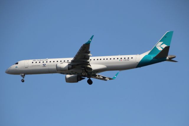 Embraer ERJ-190 (I-ADJM)