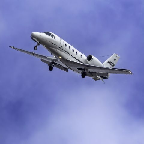 Cessna Citation Excel/XLS (N851JS) - Turning final