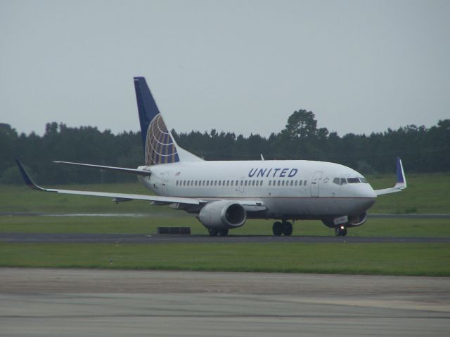 Boeing 737-500 (N17627) - Bringing oilfield workers home from Texas.