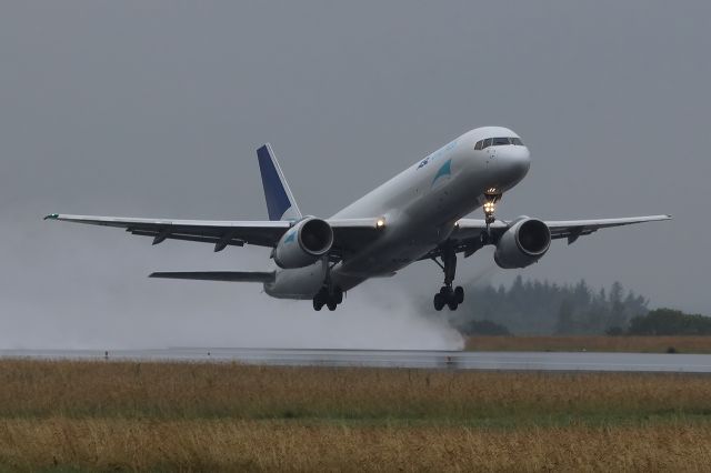 Boeing 757-200 (OE-LFB)