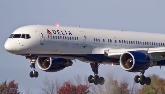 Boeing 757-200 (N664DN) - Delta8947 Buffalo Sabres NHL hockey team charter flight to Ottawa