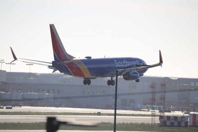Boeing 737-800 (N8558Z)