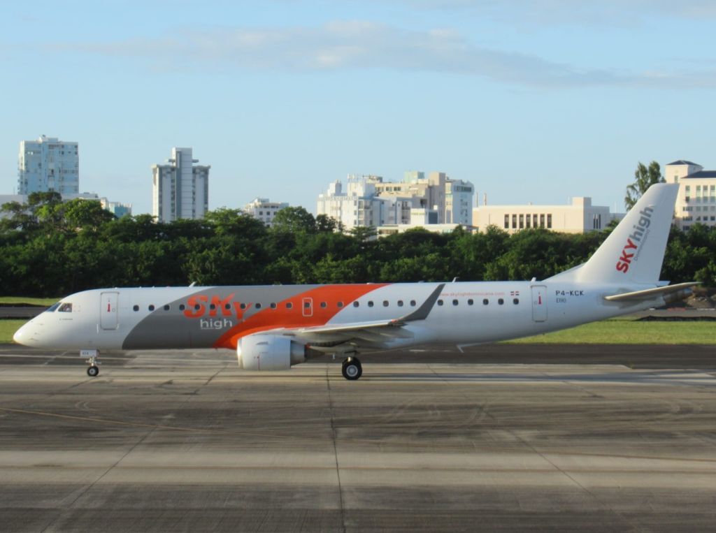 Embraer ERJ-190 (P4-KCK)