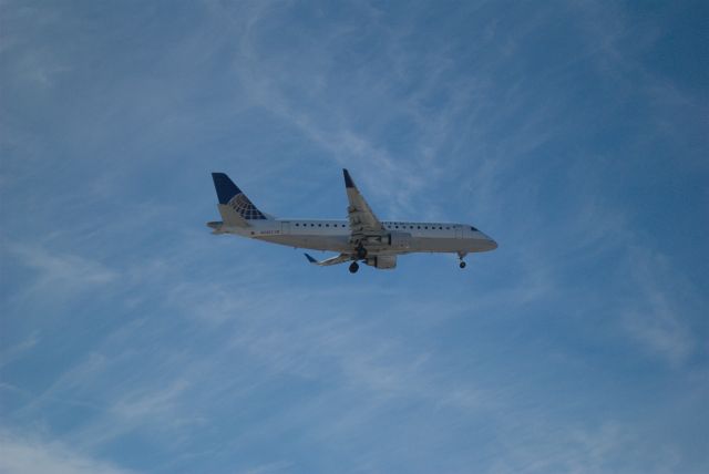 Embraer 175 (N114SY)