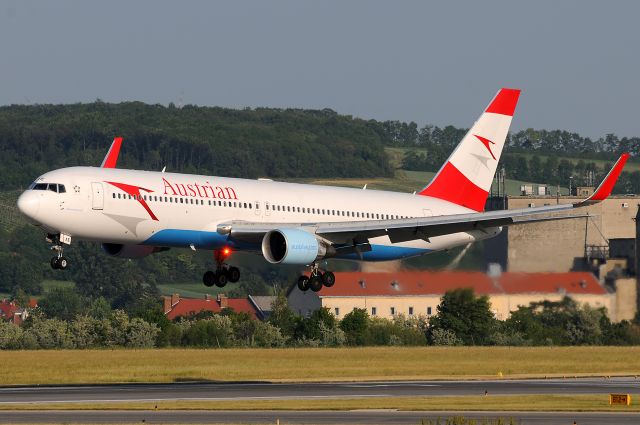 BOEING 767-300 (OE-LAE)