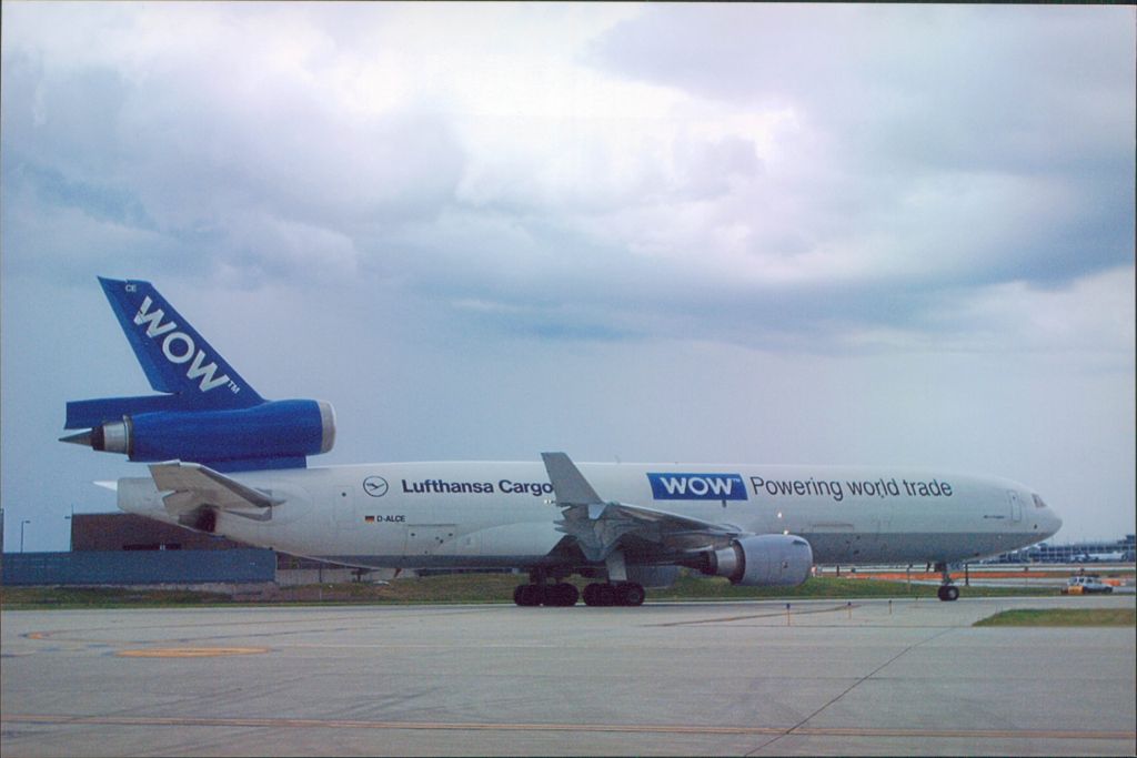 Boeing MD-11 (D-ALCE)