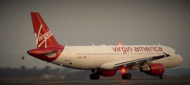 Airbus A320 (N626VA)