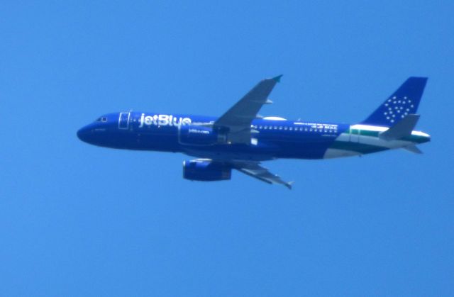 Airbus A320 (N531JL) - Shown here is a jetBlue "Blues Finest" livery Airbus A320 a few minutes until landing in the Summer of 2018.