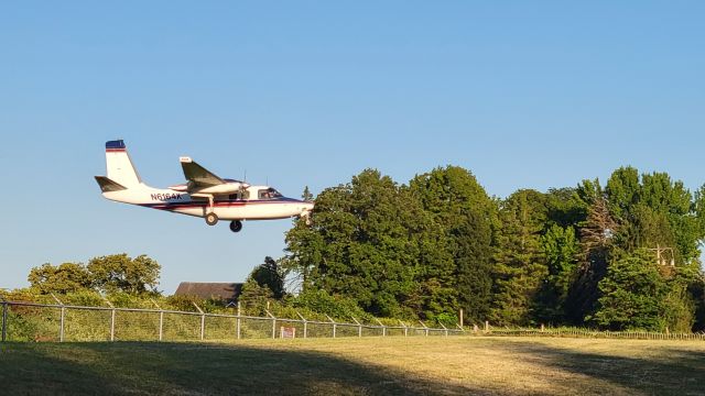 Aero Commander 500 (N6164X) - On short short final