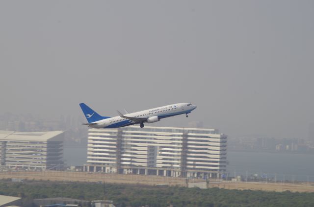 Boeing 737-800 (B-5305)