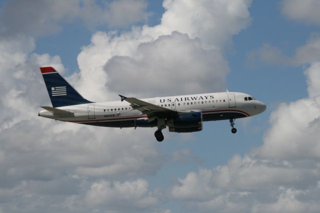 Airbus A319 (N820AW)