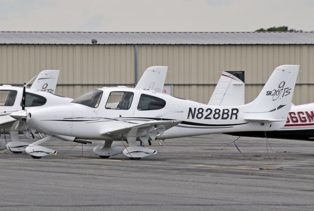 Cirrus SR-20 (N828BR) - Seen at KFDK on 7/25/2010.      http://discussions.flightaware.com/profile.php?mode=viewprofile&u=269247