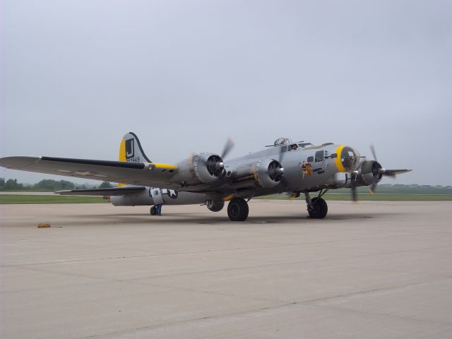 Boeing B-17 Flying Fortress (N390TH)