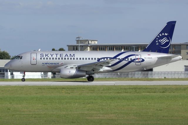 Sukhoi Superjet 100 (RA-89005)