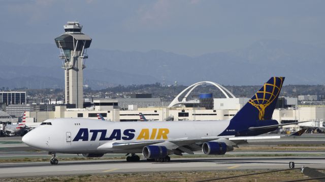 Boeing 747-400 (N492MC) - Arriving at LAX on 25L