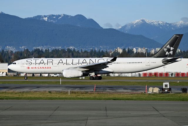 Airbus A330-300 (C-GHLM)