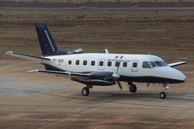 Embraer EMB-110 Bandeirante (PT-SHY)