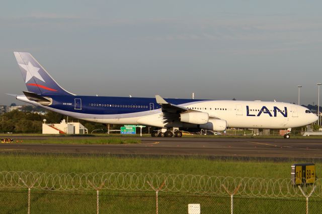 Airbus A340-300 (CC-CQC)