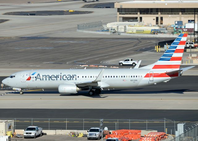 Boeing 737-800 (N812NN)