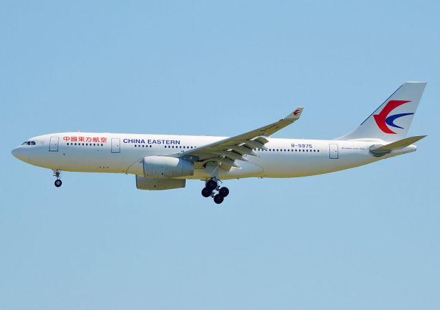 Airbus A330-200 (B-5975)