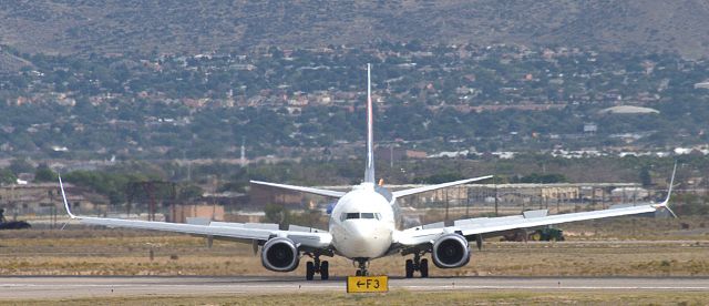 Boeing 737-900 (N864DN)