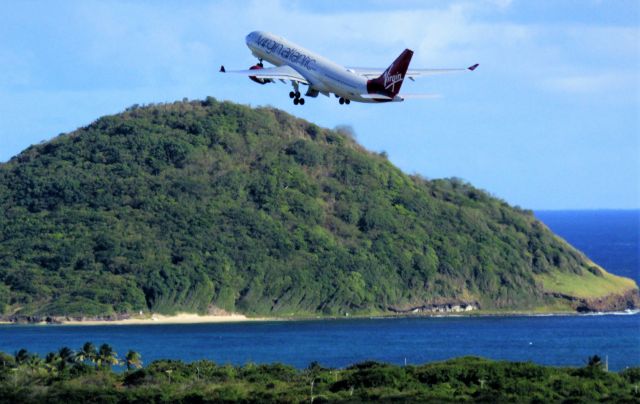 Airbus A330-200 (G-VMIK)