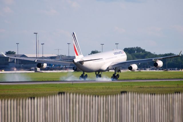 Airbus A340-300 (F-GLZL)