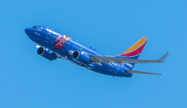 Boeing 737-700 (N409WN) - Southwest Airline's Triple Crown special on approach over Pearland to Houston Hobby 4/11/2021