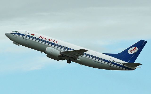 BOEING 737-300 (EW66PA) - belavia b737-31s ew-366pa dep shannon 20/7/17.