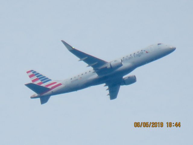 Embraer 170/175 (N256NN)