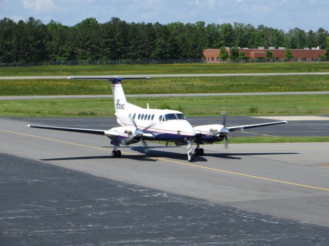 Beechcraft Super King Air 200 (N300WC)