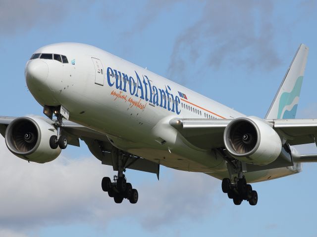 Boeing 777-200 (CS-TFM) - This airline is based in Lisbon Portagul. Here we see one of their B777-200ER on approach to RAF Brize Norton's runway 026.