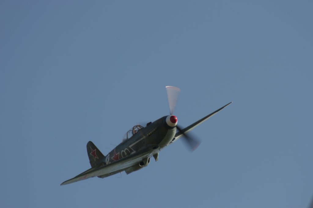 — — - Spviet Yak 9 fighter EAA Oshkosh 2008