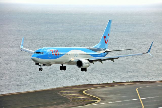 Boeing 737-800 (D-ATYA) - Landing.Landing runway 05.br /Seen from Madeira Airport spotting.