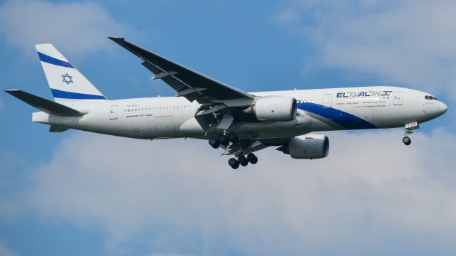 Boeing 777-200 (4X-ECE)