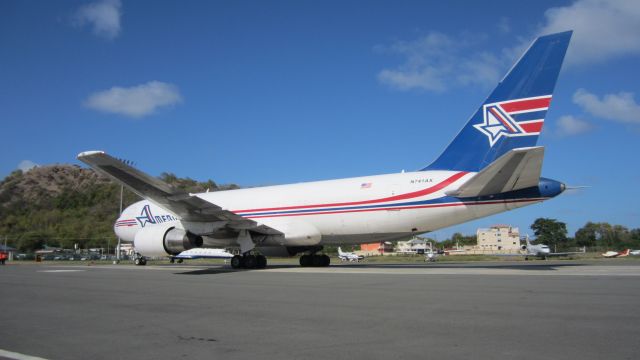 BOEING 767-200 (N741AX)