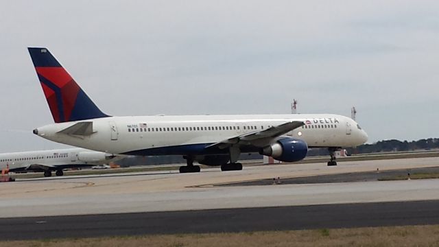 Boeing 757-200 (N6701)