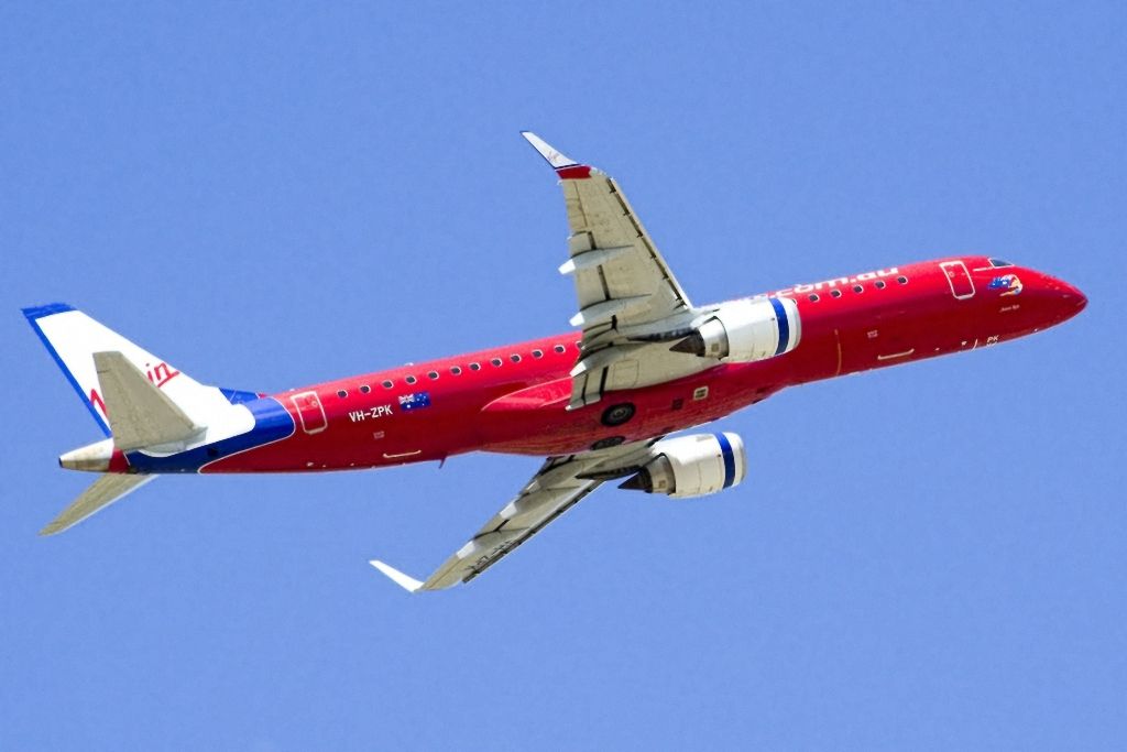 Embraer ERJ-190 (VH-ZPK) - Getting airborne off runway 23 and heading to Perth, on the last day of the Australian summer. Thursday 28th February 2013.