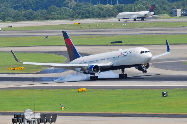 BOEING 767-300 (N187DN) - Burning rubber, June 2019