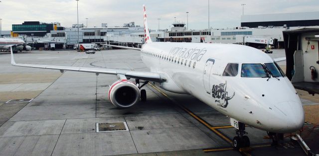 Embraer ERJ-190 (VH-ZPB)