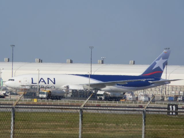 BOEING 777-200LR (N776LA)
